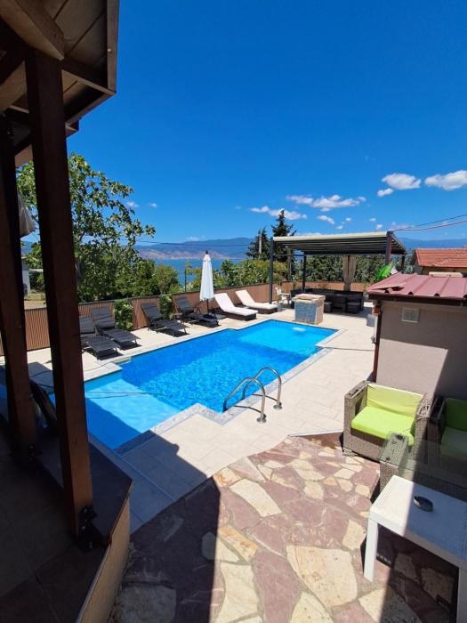 Villa Toni Mediterranean Family Lake Retreat