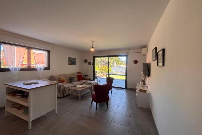 Apartment with garden in Saint-Raphaël