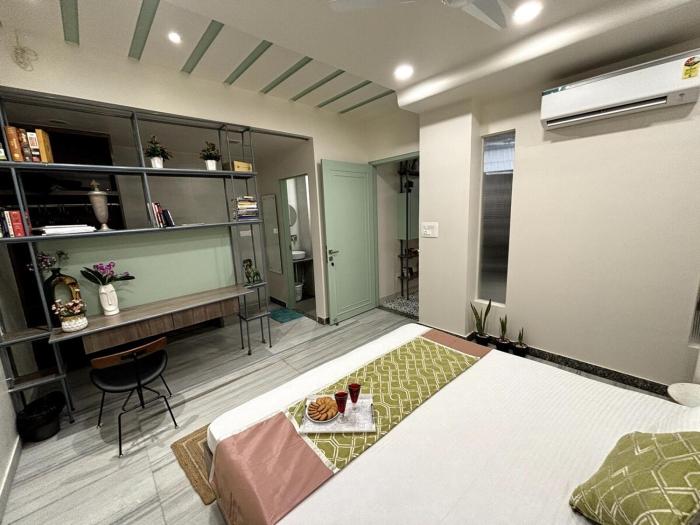 Ardra Luxe Boutique Retreat MI Road