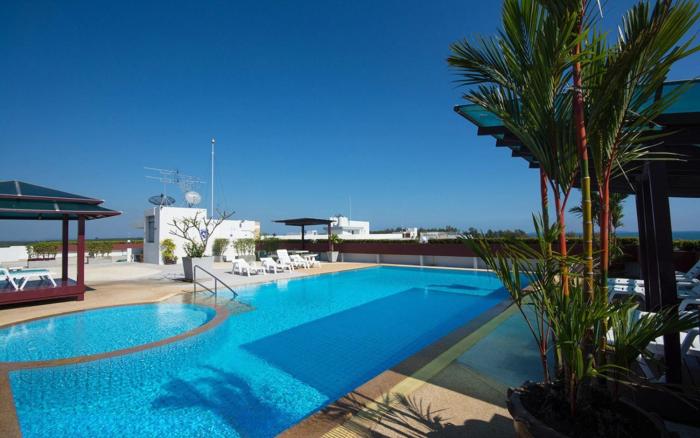 Mae Phim Beachside 1BR Condo Sleeps 3 With Rooftop Pool