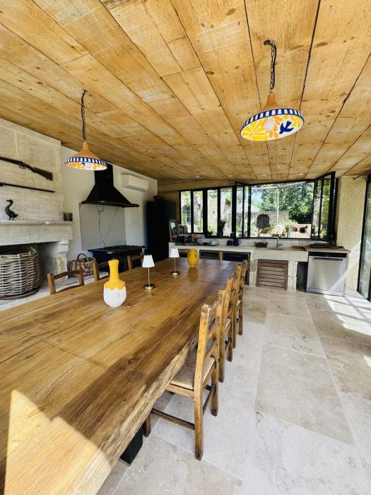 Chapel & Sheds in Maussane-les-Alpilles