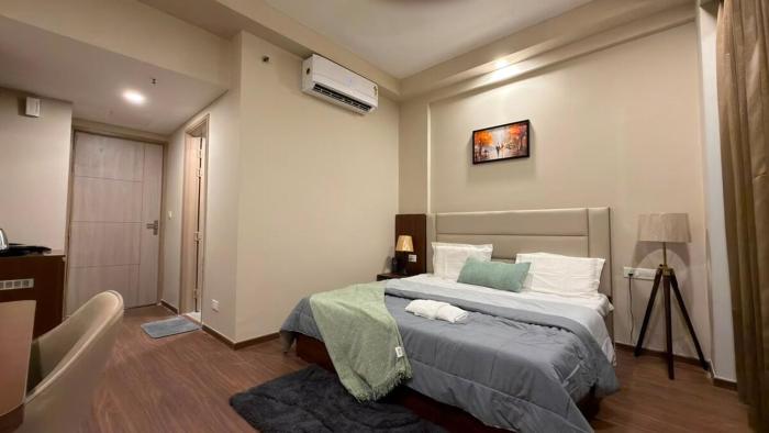 Luxury Stay in Greater Noida Near Expo Mart