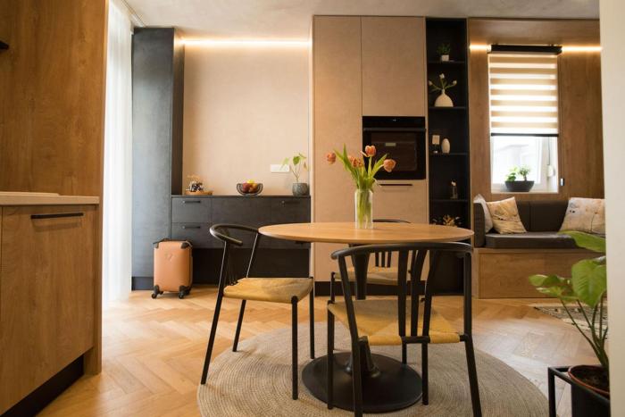 Wims - Romantic studio with private jacuzzi, garden & parking