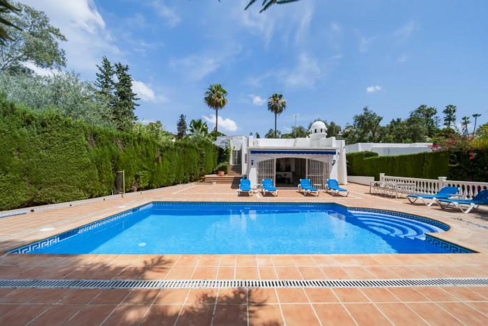 S08 Single level villa with a private pool