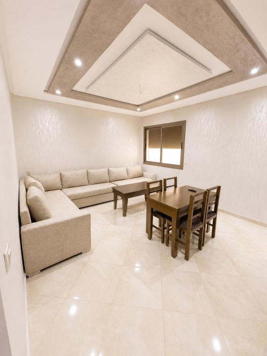 Quiet 2-bedroom with patio, elevator & parking