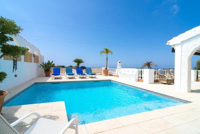 Villa La Casita- Private Pool & Walk to Beach