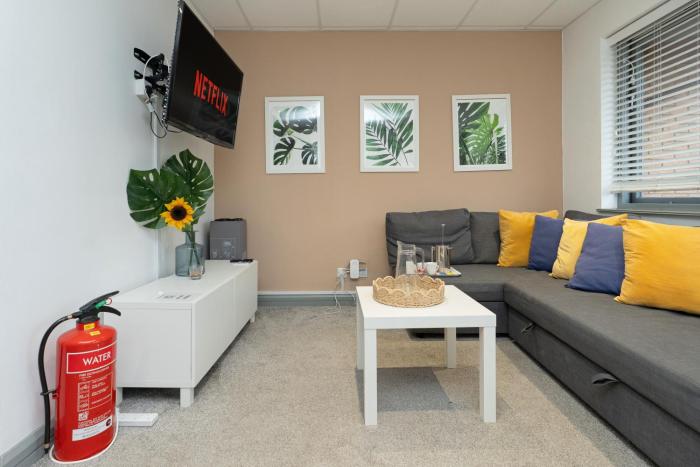 Open Mind Property - Spacious 2BR Flat City Views