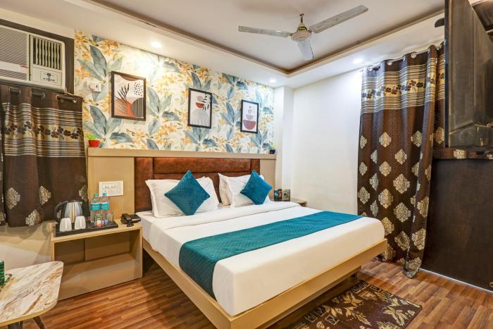 Family Group with Provide By PG Hotel Near New Delhi Railway station & Karol-Bagh
