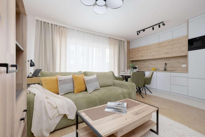 Modern Apartment with a Balcony and Parking near PGE by Noclegi Renters