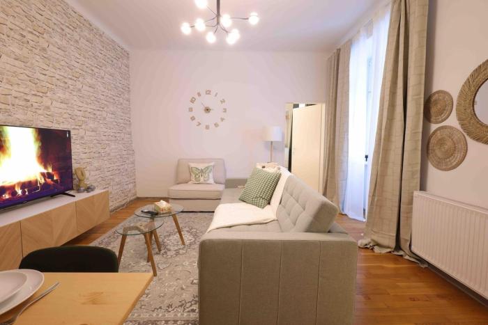 Emerald holiday home +with patio+