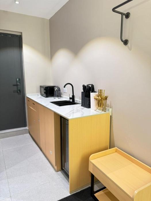 Masaki Studio Escape Modern & Central"