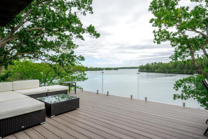 Lakeview Luxury -- Stoney Lake