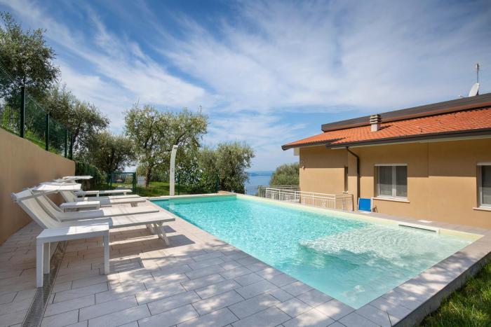 Villa Malù - APT Mara - Piscina e vista lago