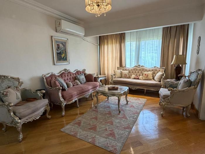 Central Antique Oasis in Mohandesin with park view