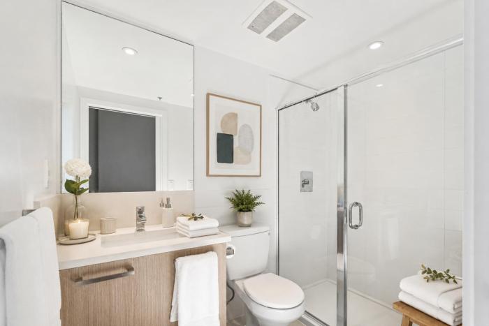 Stylish 2BR Apartment Close to Downtown Vancouver and BC Place