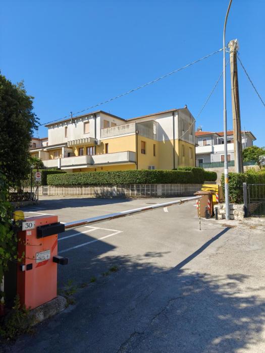 R35 - Appartamento al centro con posto auto
