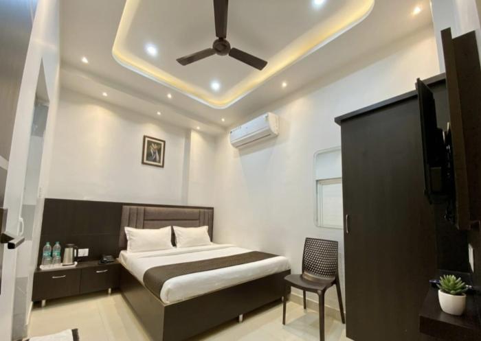 Butterflyi - near Kashi Vishwanath temple - Booking will be confirmed after advance only