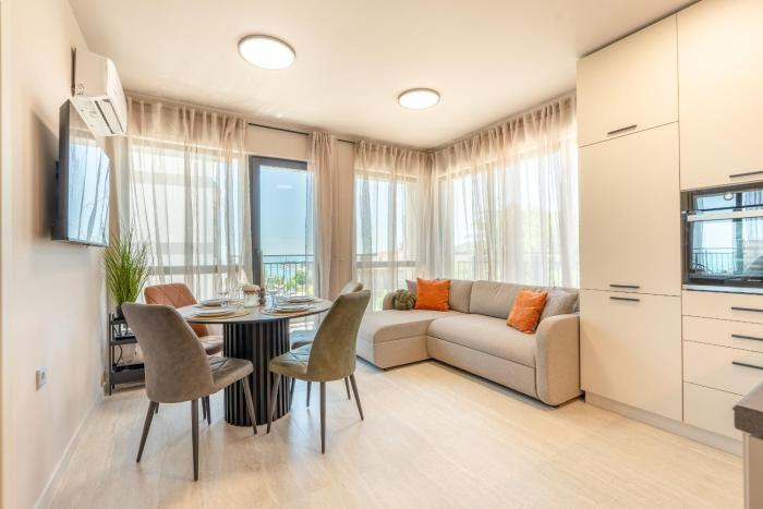 Infinity Sea View Luxury Apartment & Free parking