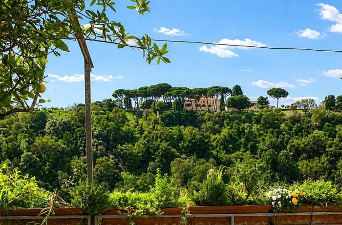 A due passi da Roma nel cuore del borgo medievale casa dartista con terrazza sul Parco di Veio