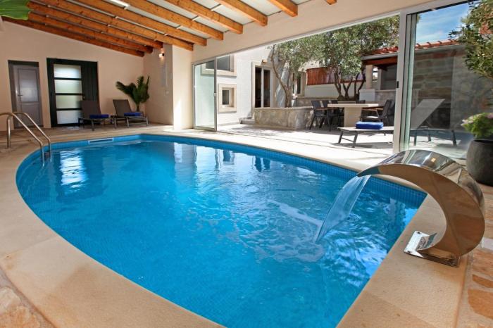 PORTO VISTA Holiday Home with pool - Bol Center