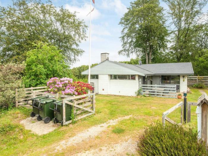 6 person holiday home in Glesborg