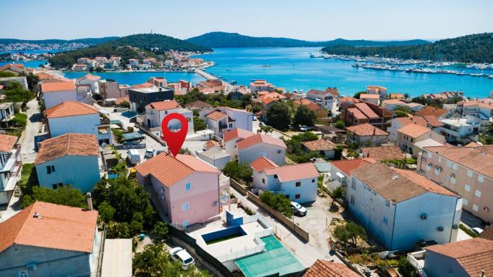 Apartments with swimming pool Rogoznica - 25961