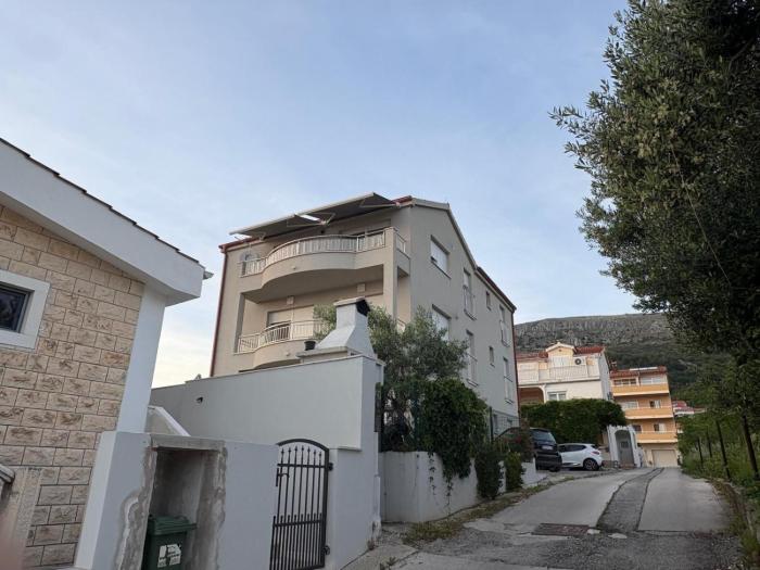 Apartments with parking space Podstrana, Split - 27163