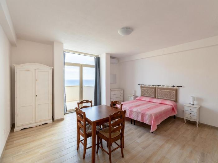 Apartment with sea view and terrace