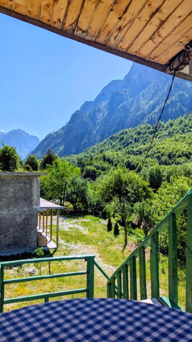 Guests house, Artani
