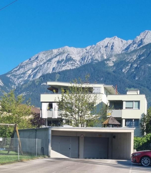 Mountain View Apartment Spacious Stay with 2 Parking