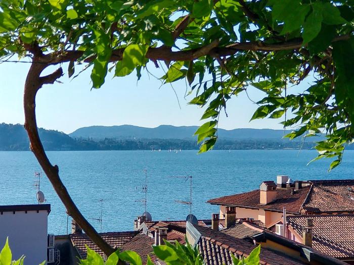 Al 19 - Village House Among Alleys and Lake View