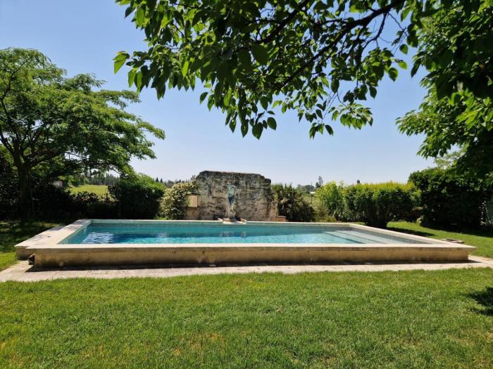 Victoria House pool garden