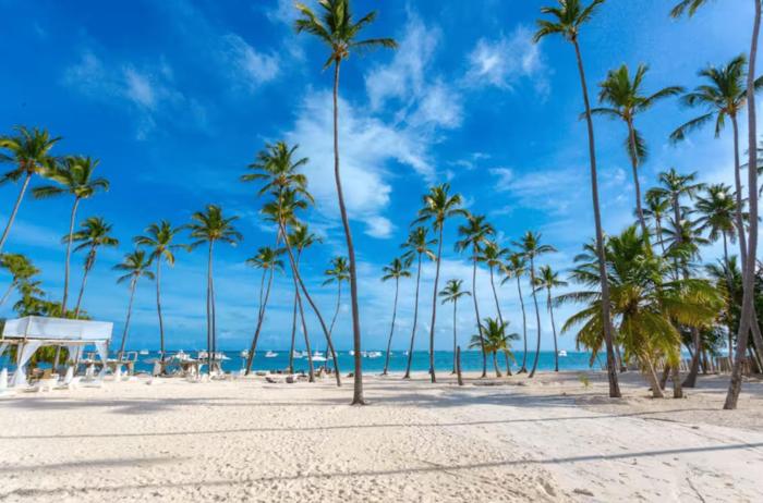TROPICAL RETREAT SUITES at PLAYA LOS CORALES