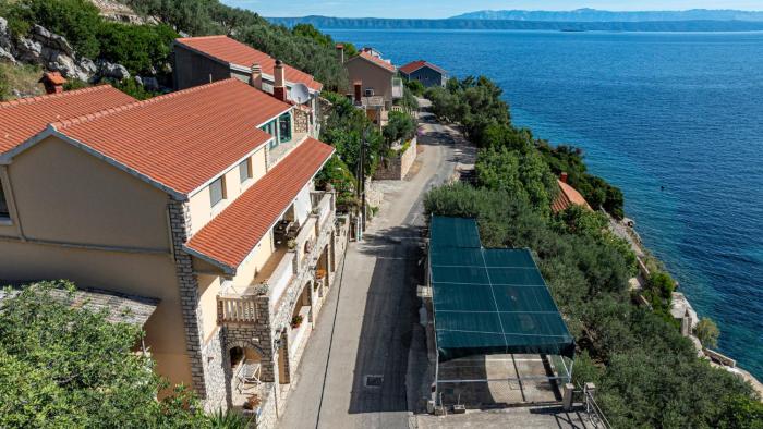 APARTMAN DJONI 1 by Villas Guide
