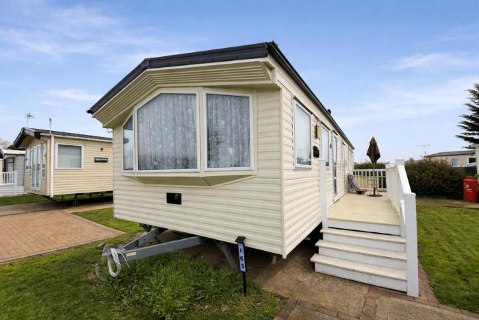 Homely 6 Berth Caravan At Steeple Bay In Essex Ref 36065E