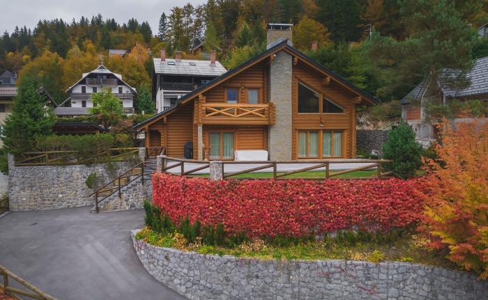 Luxury Private Alpine Log Chalet with SPA at Lake Jasna, Kranjska Gora