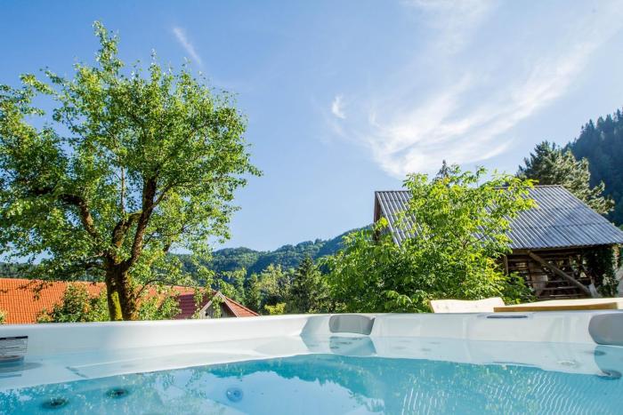 Alpine Holiday House with Jacuzzi and Stunning Views