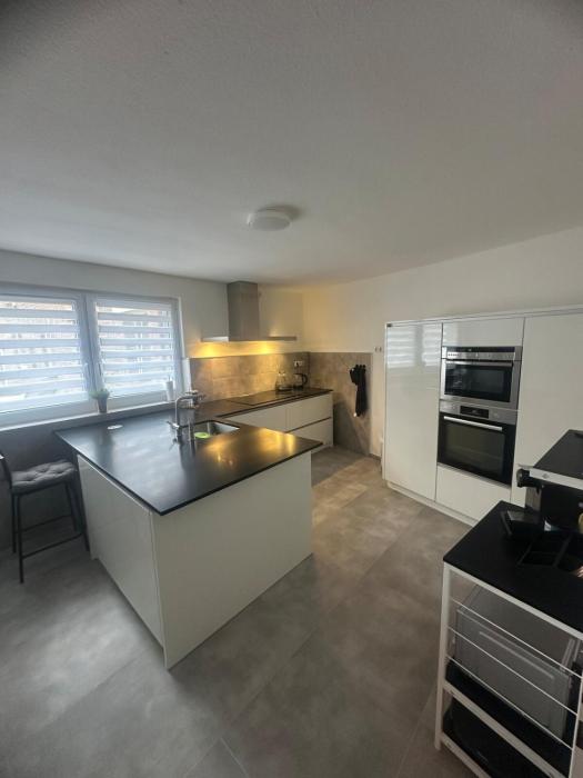 Modern, centrally located house for up to 6 people