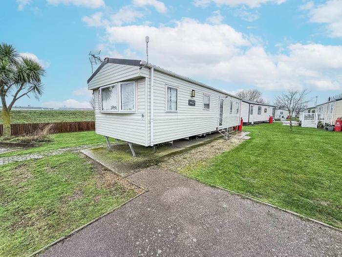 Cosy Caravan At St Osyth Beach Holiday Park In Essex Ref 28004Bc