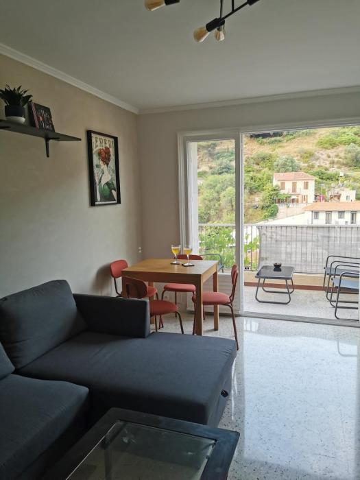 Looking for space - 3 rooms with terrace