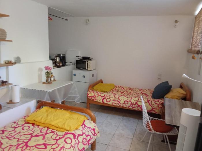 Studio near Airport, Port, Beach & Ancient Temple of Artemis