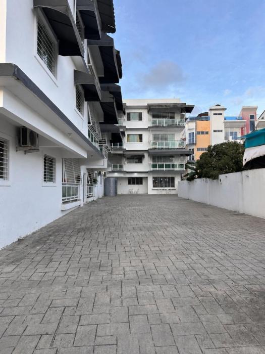 Casa azul cerca de la playa