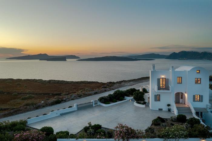 Hemera Holiday Home villa on Santorini