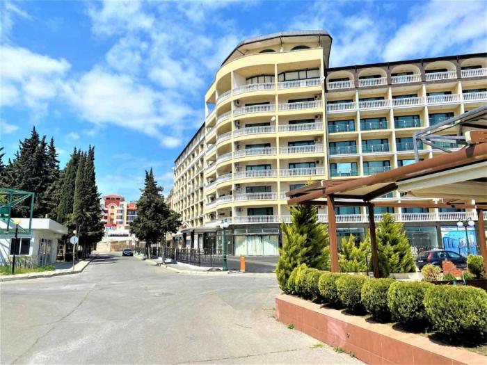 Two-bedroom apartment in Miramar complex