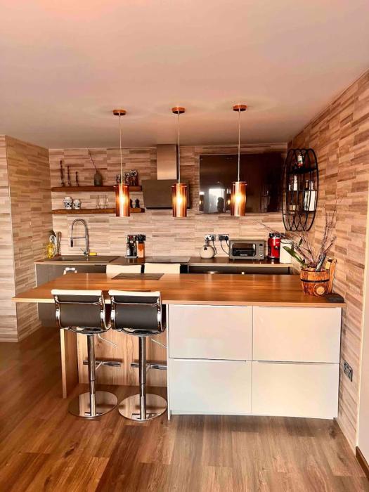 DeeLuxe Apartment - Luxury 2 Bedroom Apartment