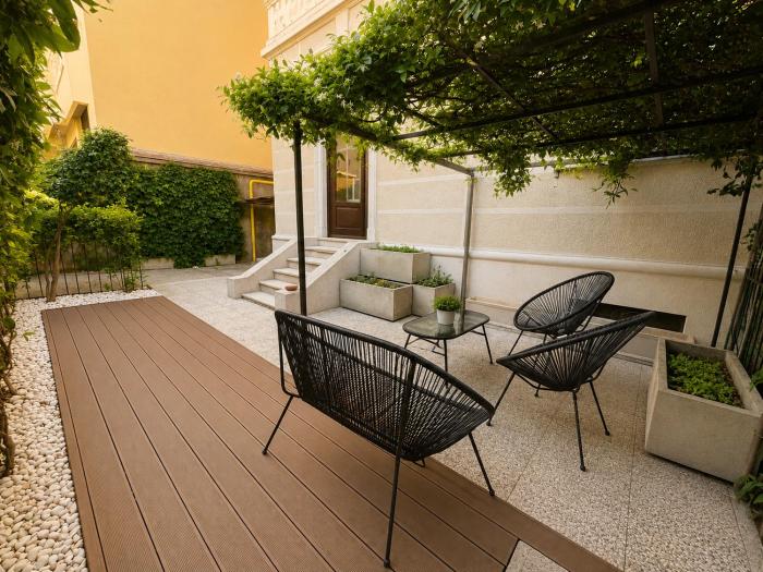 Private Garden & Free Parking - 2 Bedroom Apartment