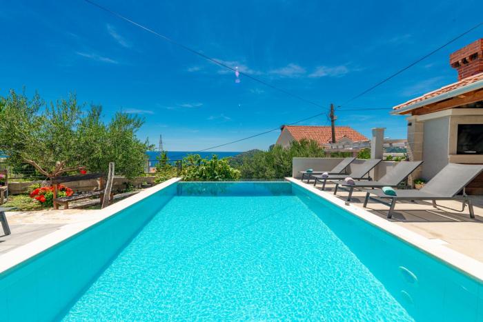 Nedia Retreat - Private Pool & Stunning Sea View
