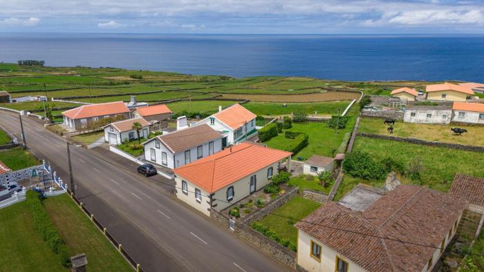 Terceira Horizon Retreat by Seewest