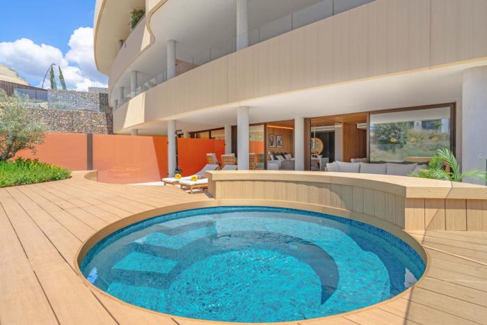 Luxury 2BR Retreat with Private Plunge Pool - Casa Aura