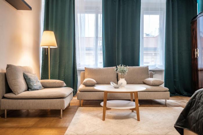 Stylish 3BD Riverfront Apartment